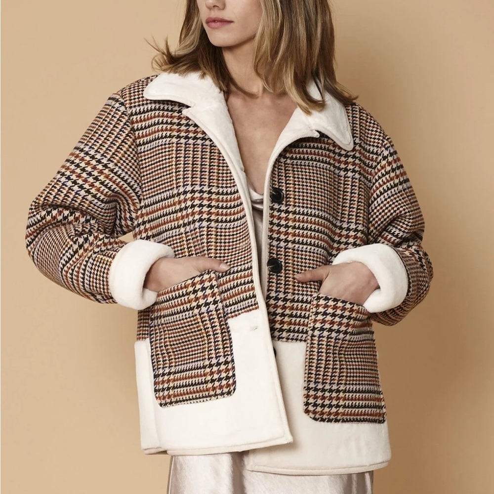 Chic Plaid Jacket Size Large